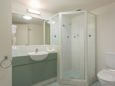 Maldives Resort Main Beach, Gold Coast - Tourism Caloundra 1