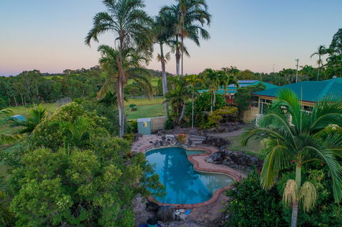 Hay Point Country BnB - Tourism Caloundra 2