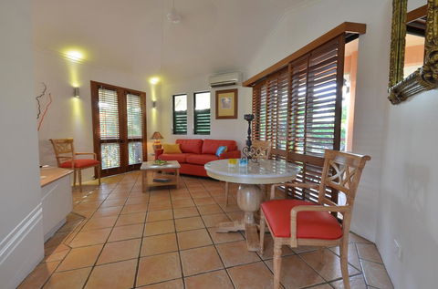 Martinique On Macrossan - Tourism Caloundra 4