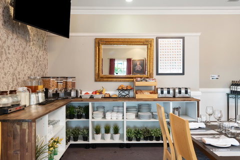 Coopers Colonial Motel - Tourism Caloundra 31