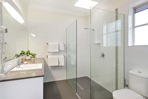 Coopers Colonial Motel - Tourism Caloundra 5