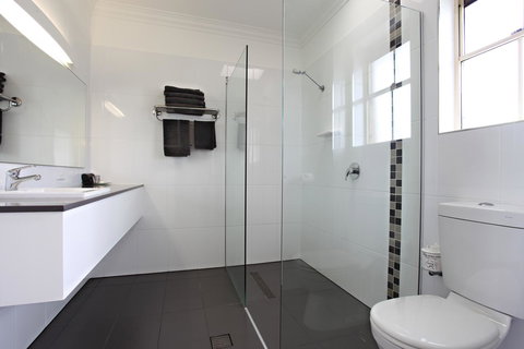 Coopers Colonial Motel - Tourism Caloundra 34