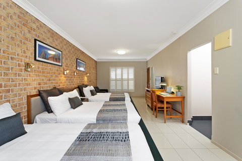 Coopers Colonial Motel - Tourism Caloundra 3