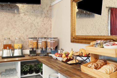 Coopers Colonial Motel - Tourism Caloundra 30