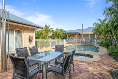 Coopers Colonial Motel - Tourism Caloundra 1