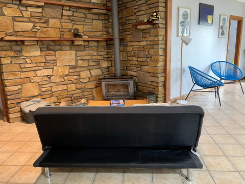 Beeâ€™s Place - 3 Bedroom Home On 10 Acres Of Land With Distant Ocean Views - Tourism Caloundra 3