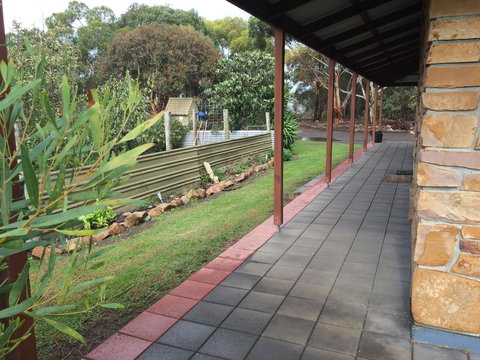 Beeâ€™s Place - 3 Bedroom Home On 10 Acres Of Land With Distant Ocean Views - Tourism Caloundra 24