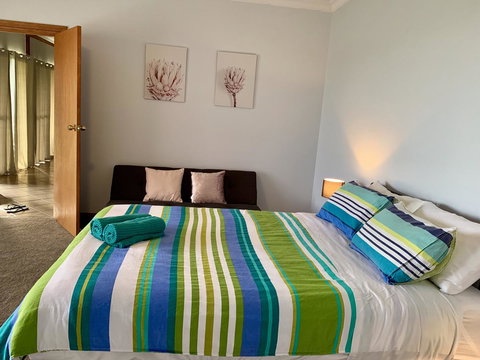 Beeâ€™s Place - 3 Bedroom Home On 10 Acres Of Land With Distant Ocean Views - Tourism Caloundra 5