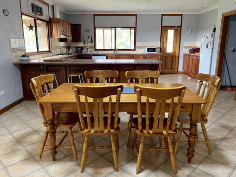 Beeâ€™s Place - 3 Bedroom Home On 10 Acres Of Land With Distant Ocean Views - Tourism Caloundra 1