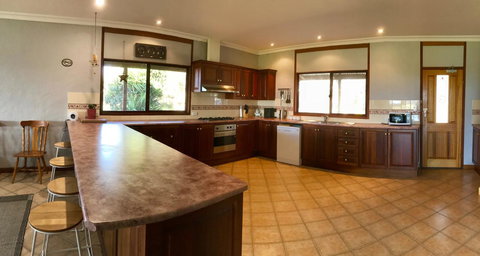 Beeâ€™s Place - 3 Bedroom Home On 10 Acres Of Land With Distant Ocean Views - Tourism Caloundra 16