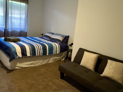 Beeâ€™s Place - 3 Bedroom Home On 10 Acres Of Land With Distant Ocean Views - Tourism Caloundra 6