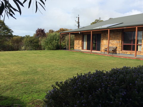 Beeâ€™s Place - 3 Bedroom Home On 10 Acres Of Land With Distant Ocean Views - Tourism Caloundra 4