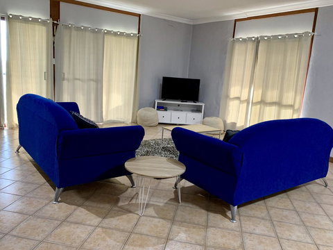 Beeâ€™s Place - 3 Bedroom Home On 10 Acres Of Land With Distant Ocean Views - Tourism Caloundra 0