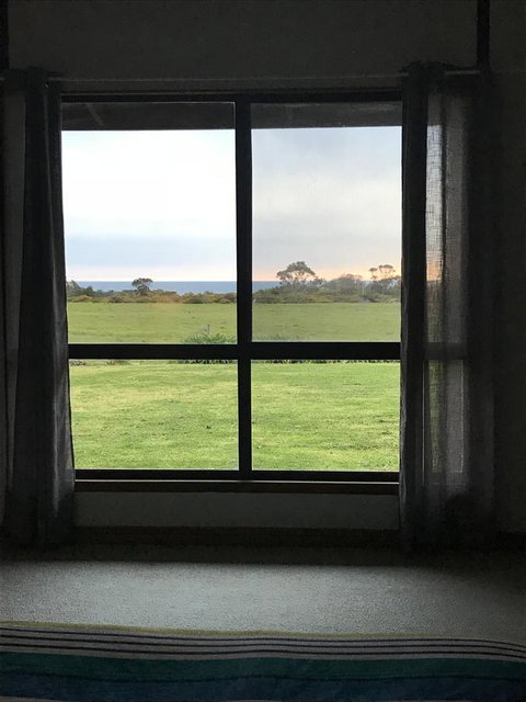 Beeâ€™s Place - 3 Bedroom Home On 10 Acres Of Land With Distant Ocean Views - Tourism Caloundra 20