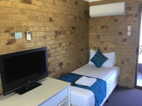Bribie Waterways Motel - Tourism Caloundra 12