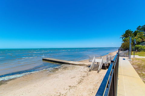 Ground Floor, Family Unit On The Canal With Free WIFI! - Tourism Caloundra 9