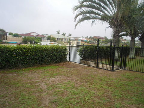 Ground Floor, Family Unit On The Canal With Free WIFI! - Tourism Caloundra 7