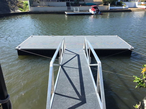 Ground Floor, Family Unit On The Canal With Free WIFI! - Tourism Caloundra 2