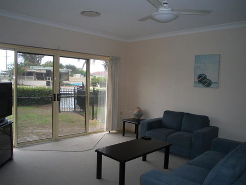 Ground Floor, Family Unit On The Canal With Free WIFI! - Tourism Caloundra 15
