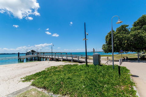 Ground Floor, Family Unit On The Canal With Free WIFI! - Tourism Caloundra 16
