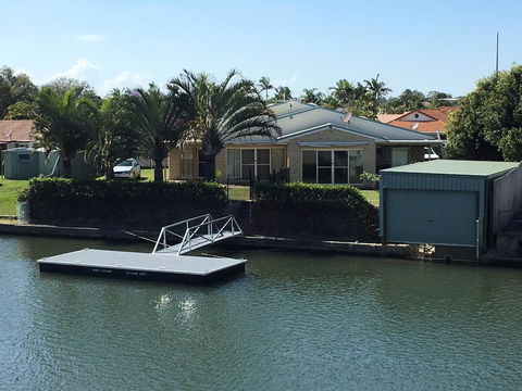 Ground Floor, Family Unit On The Canal With Free WIFI! - Tourism Caloundra 0