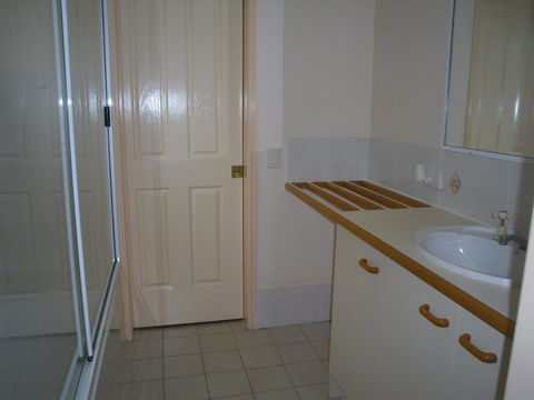 Ground Floor, Family Unit On The Canal With Free WIFI! - Tourism Caloundra 5