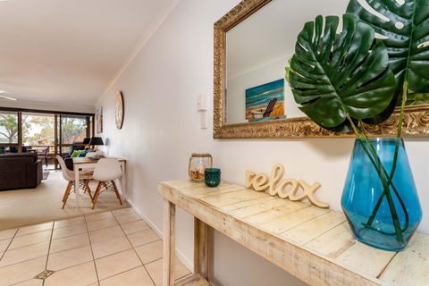 Spacious Family Unit With Incredible Views. - Tourism Caloundra 5