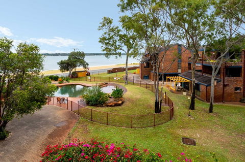 Spacious Family Unit With Incredible Views. - Tourism Caloundra 8