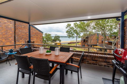 Spacious Family Unit With Incredible Views. - Tourism Caloundra 0
