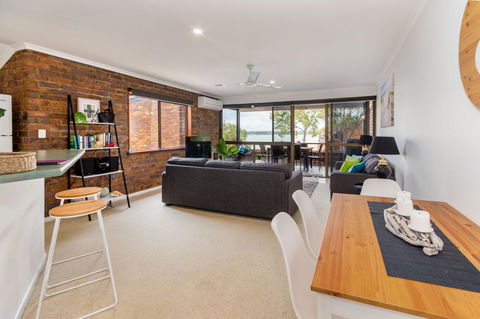 Spacious Family Unit With Incredible Views. - Tourism Caloundra 12