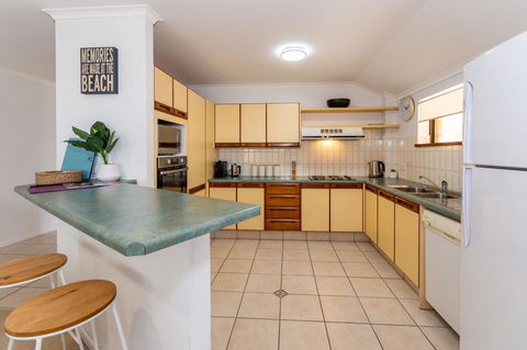 Spacious Family Unit With Incredible Views. - Tourism Caloundra 11