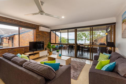 Spacious Family Unit With Incredible Views. - Tourism Caloundra 1