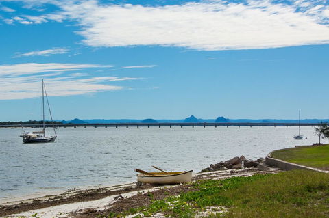 Ground Floor Air Conditioned, Fabulous Waterviews Overlooking Pumicestone Passage - Tourism Caloundra 14