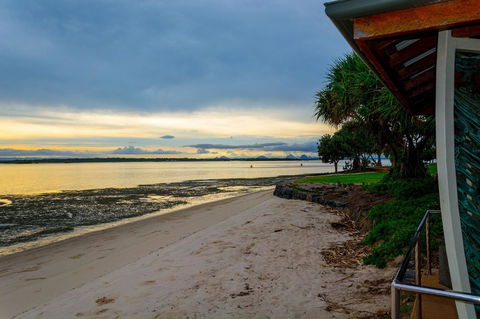 Ground Floor Air Conditioned, Fabulous Waterviews Overlooking Pumicestone Passage - Tourism Caloundra 10