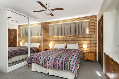 Ground Floor Air Conditioned, Fabulous Waterviews Overlooking Pumicestone Passage - Tourism Caloundra 12