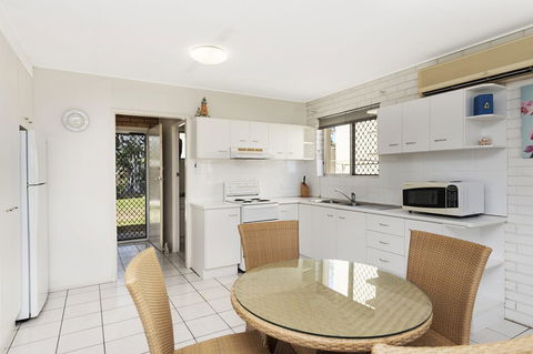 Ground Floor Air Conditioned, Fabulous Waterviews Overlooking Pumicestone Passage - Tourism Caloundra 2