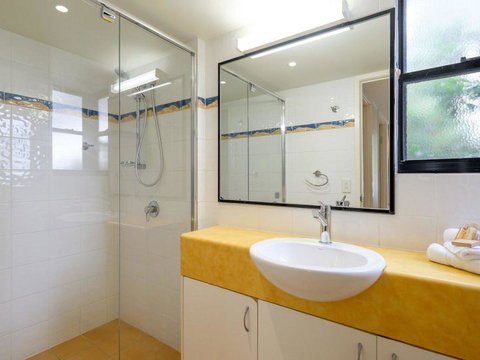 Mooloomba Five - Tourism Caloundra 2