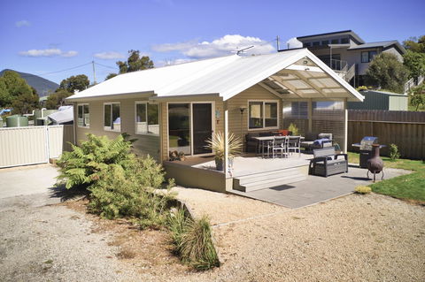 Adventure Bay Holiday Home - Tourism Caloundra 2