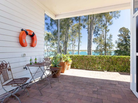 'Corlette Waterfront', 2/44 Danalene Parade - Waterfront Luxury, WIFI, Aircon, Boat Parking - Tourism Caloundra 3