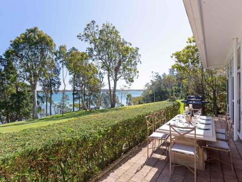 'Corlette Waterfront', 2/44 Danalene Parade - Waterfront Luxury, WIFI, Aircon, Boat Parking - Tourism Caloundra 2