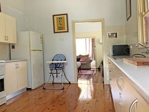 'Daves Place', 27 Rigney St - Holiday House With WIFI, Aircon & Boat Parking - Tourism Caloundra 2