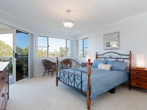 'GrandView', 10 Grandview Close - Huge House With Water Views, Aircon, WIFI, Netflix, Foxtel & Billiard Table - Tourism Caloundra 1