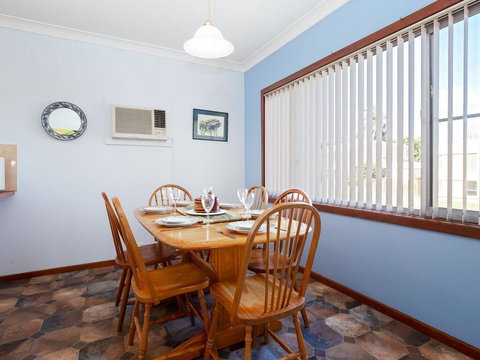 'Rutland', 1/13 Cromarty Road - Pet Friendly, Boat Parking, Water Views, Air Con - Tourism Caloundra 1