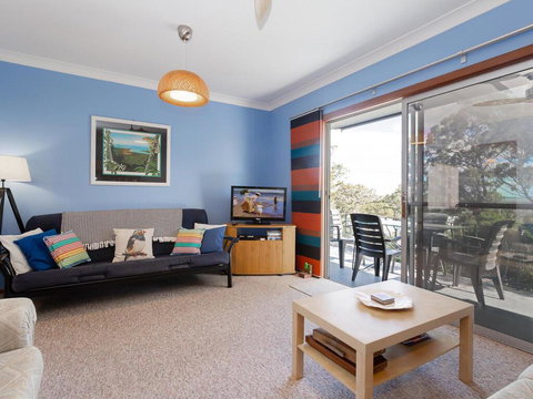 'Rutland', 1/13 Cromarty Road - Pet Friendly, Boat Parking, Water Views, Air Con - Tourism Caloundra 3