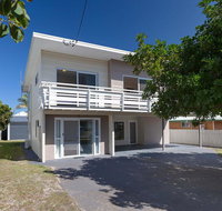 'SeaHaven' 2 Richardson Ave - Large home with Aircon Smart TV WIFI Netflix  Boat Parking - Tourism Caloundra