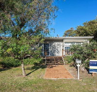 'The Croft' 11 Boulder Bay Rd - Cosy Beach House with Aircon  only 270m to the Beach - Tourism Caloundra