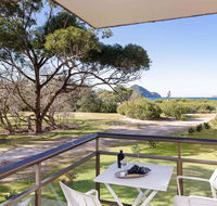 1 'Intrepid' 3 Intrepid Close - Amazing views of Shoal Bay only 100m from the Beach - Tourism Caloundra