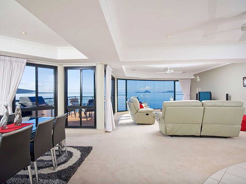 1 'Seaside Splendour' 137 Soldiers Point Road - Beautiful Unit On The Waterfront - Tourism Caloundra 1