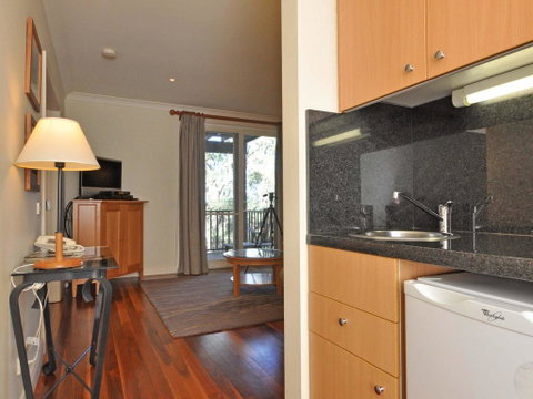 1 Bedroom Executive Villa Located Within Cypress Lakes - Tourism Caloundra 2
