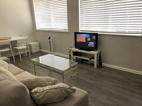 1 Bedroom Unit In Heart Of Elsternwick - Tourism Caloundra 3